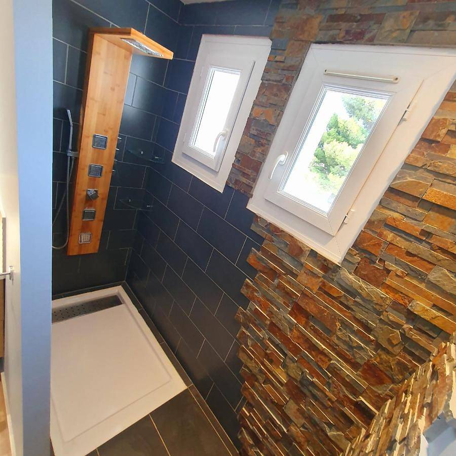 Joli haut de villa 3 chambres climatisé avec jacuzzi in Marignane, Côte méditerranéenne (France)
