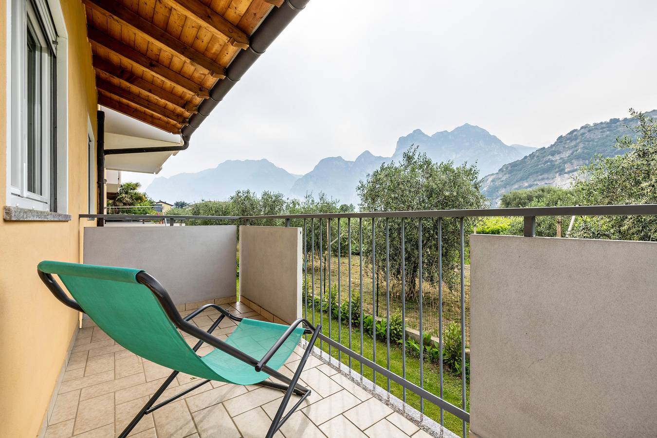 Appartamento intero, Appartamento 'N4 Appartamento Blu' con vista sulle montagne, giardino in comune e balcone in Torbole, Nago-Torbole