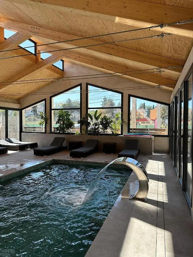 Hotel para 2 personas, con jacuzzi además de jardín y piscina - 1