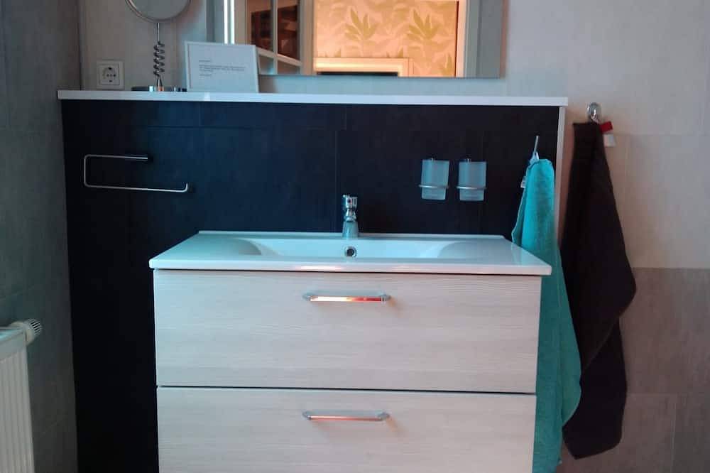 Ganze Wohnung, Großzügige Ferienwohnung im ehemaligen Bauernhaus - Ferienwohnung in Hohen Wangelin, Mecklenburgische Seenplatte