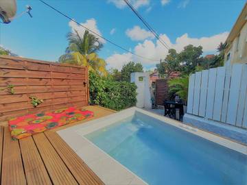 Gîte pour 2 personnes, avec jardin ainsi que vue et piscine dans Pointe du Bout