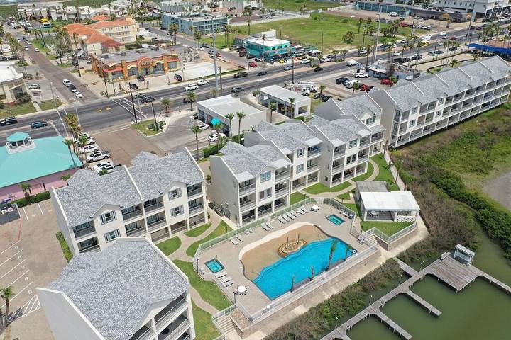 Vacation home for 7 people, with balcony/terrace and pool as well as hot tub in South Padre Island