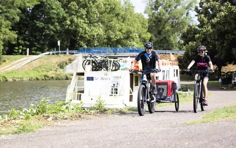 Camping für 6 Personen, mit Pool, mit Haustier in Burgund - 3