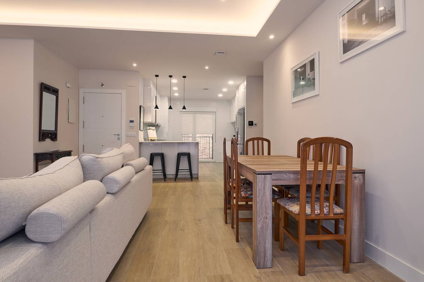 Appartement entier, Appartement "Pardo 2" avec vue sur le lac, Wi-Fi et climatisation in León, Chaîne Cantabrique