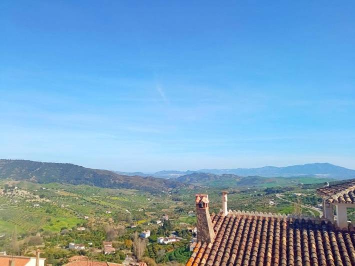 Apartamento para 4 personas, con Balcón además de Terraza y Vistas en Casarabonela
