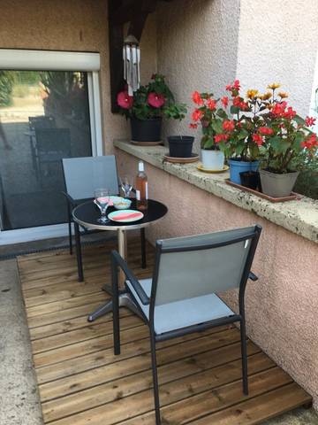 Studio pour 2 personnes, avec terrasse ainsi que jardin et piscine dans l' Ain