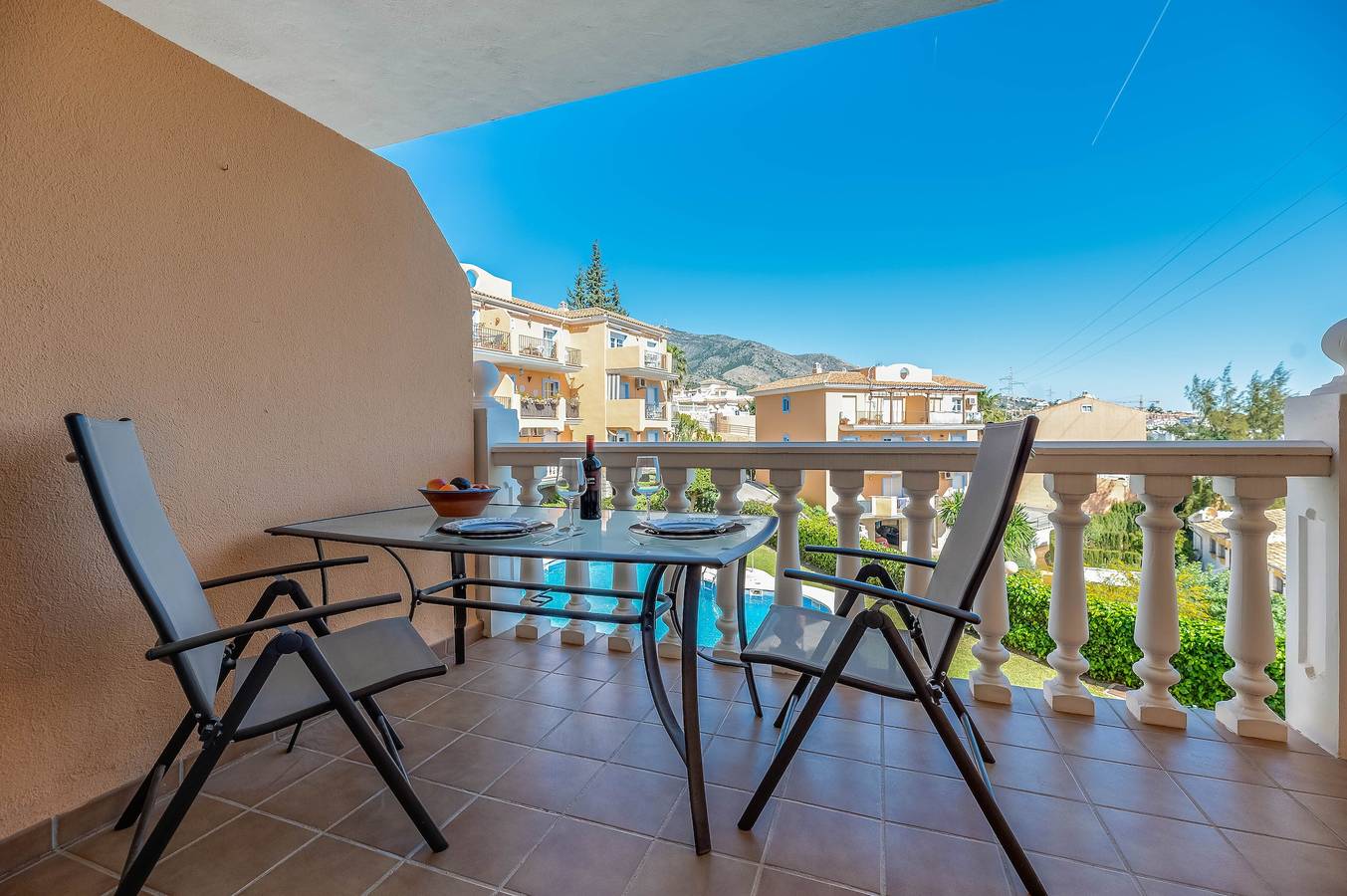 Entire apartment, Holiday Apartment "Sauce Sol Fuengirola" with Sea View, Shared Pool & Private Terrace in Torreblanca (Fuengirola), Fuengirola
