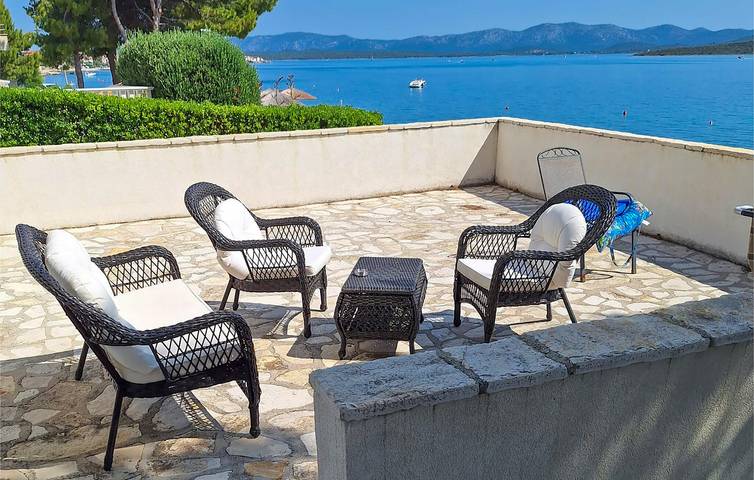 Apartament wakacyjny dla 3 osób, z Taras w Tisno