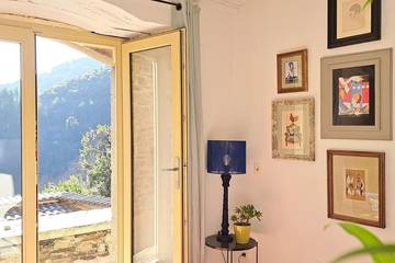 Gîte pour 4 personnes, avec terrasse et jardin à Dompnac