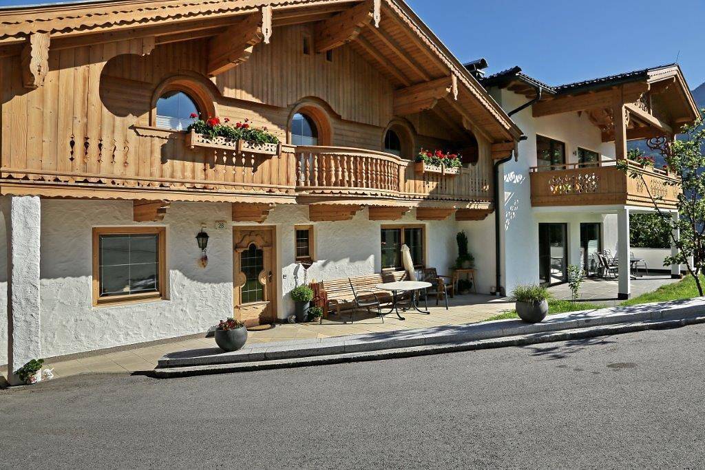 Ganze Ferienwohnung, Landhaus Taxach in Ried im Zillertal, Ski-Optimal Hochzillertal