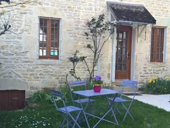 Modernes Ferienhaus mit Gartensitz, Parkplatz, haustierfreundlich in Vermenton, Auxerre und Umgebung