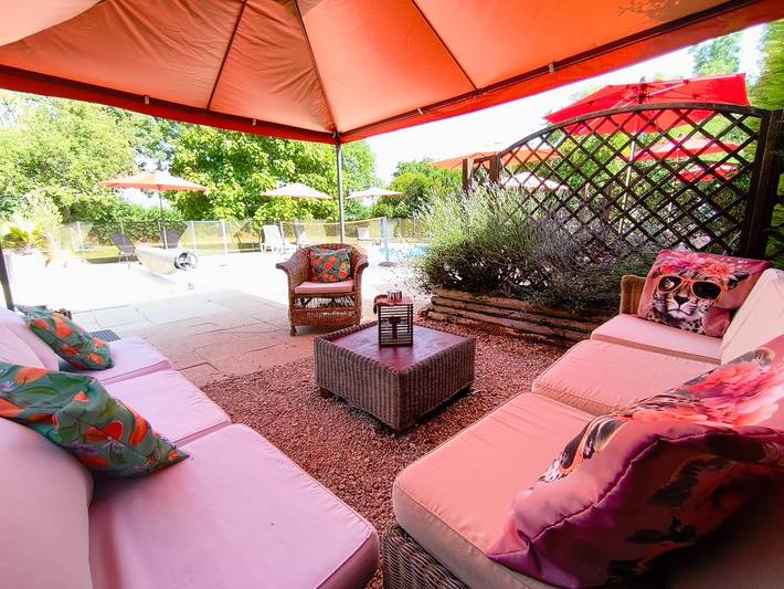Gîte pour 4 personnes, avec piscine à Chef-Boutonne