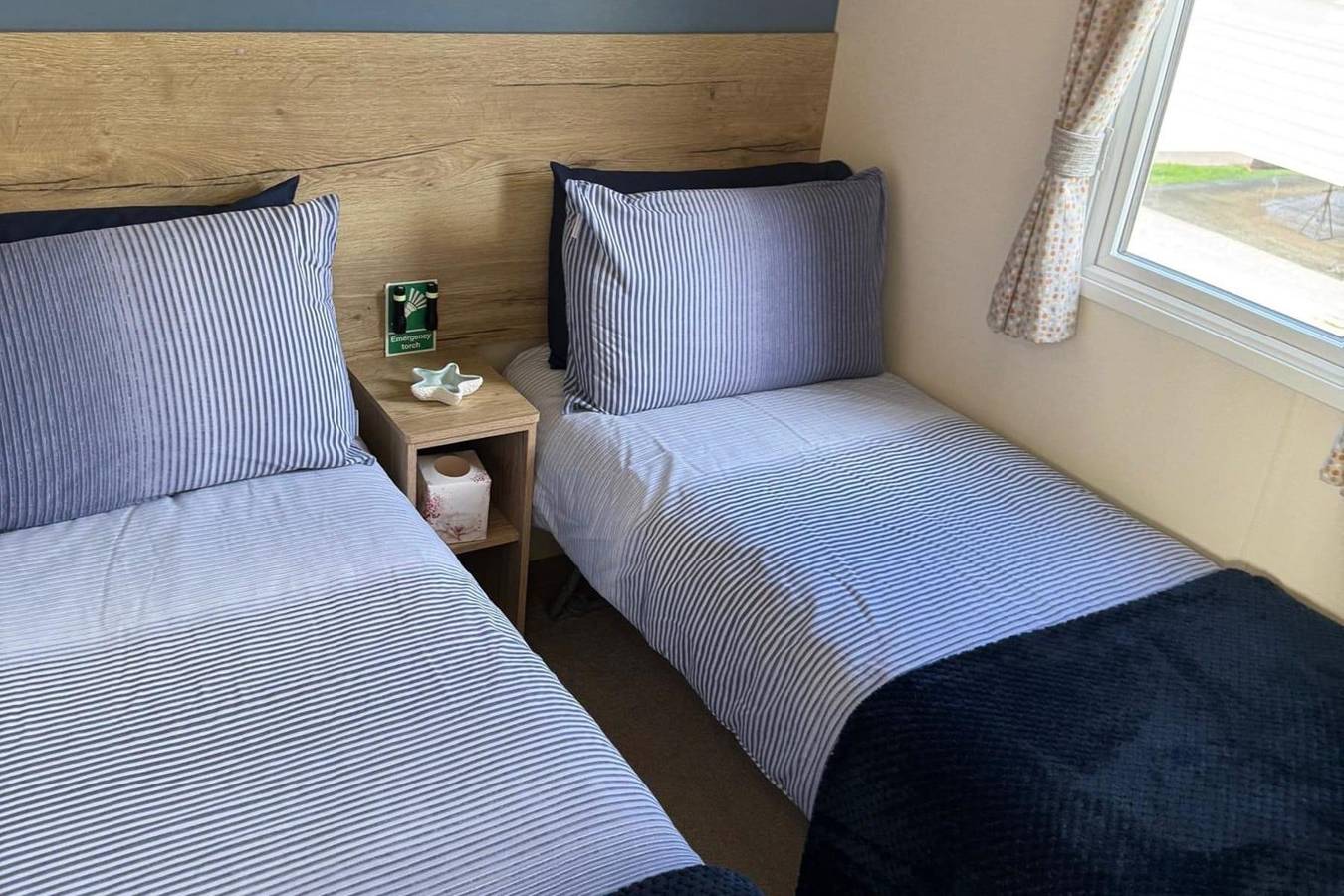 Family Caravan - Sleeps 4 - Dog friendly - Parking in Perranporth, Cornwall