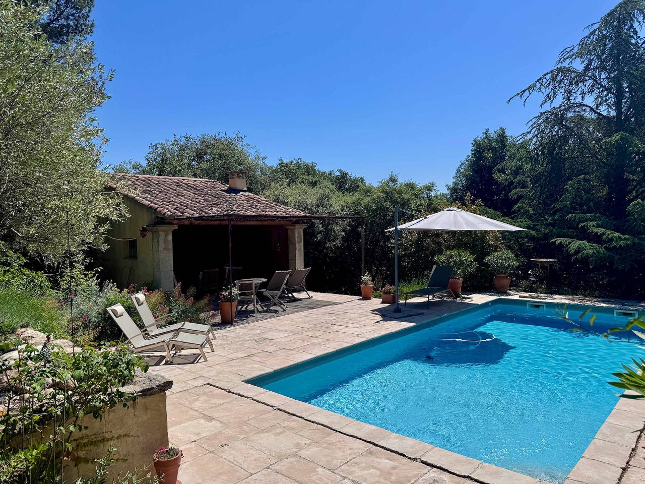 Villa La Chaleureuse in Cabrières-d'Avignon, Regionaler Naturpark Luberon