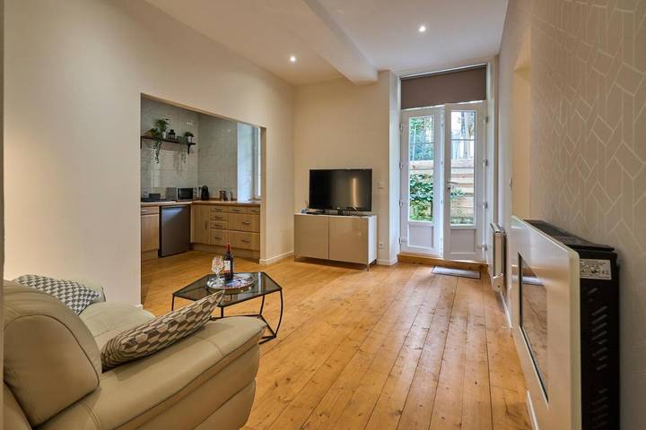 Gîte pour 2 personnes, avec terrasse ainsi que jardin et jacuzzi à Carcassonne - 4