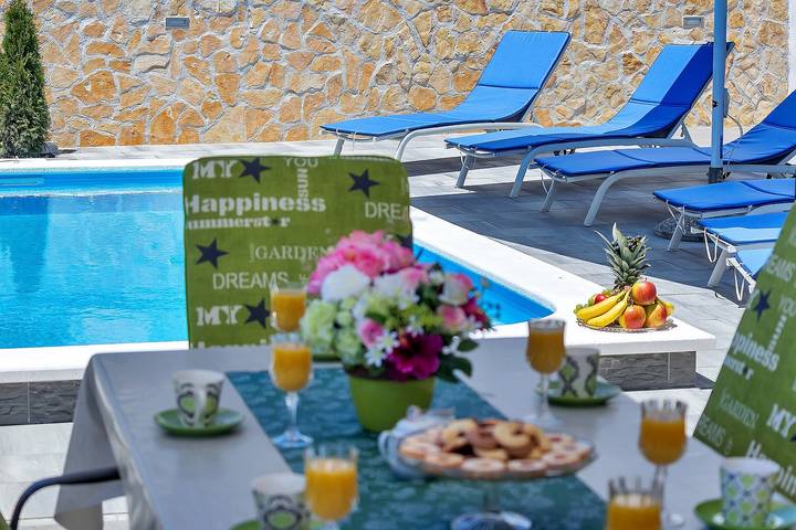 Ferienhaus für 6 Personen, mit Pool und Balkon/Terrasse in Krvavica - 4