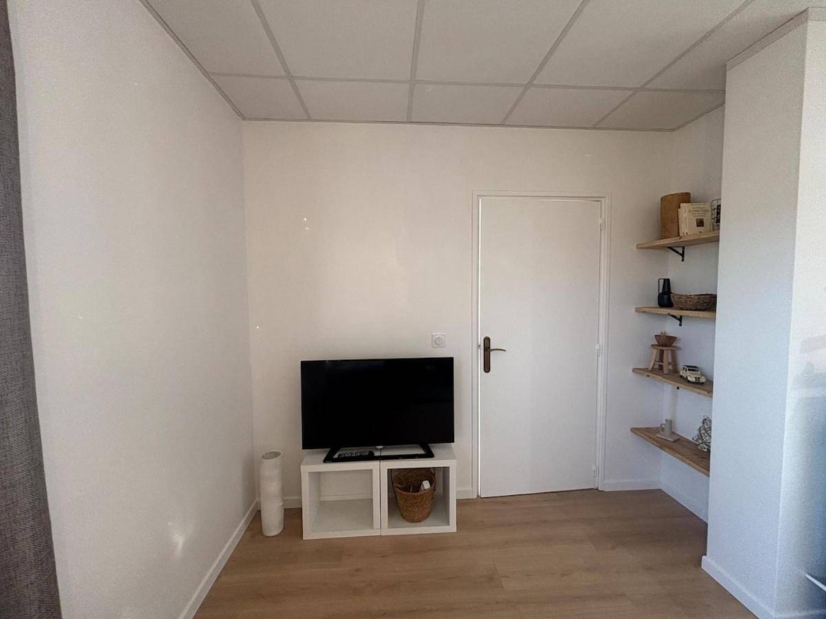 Appartement entier, One-Bedroom Apartment in Lacaune, Région de Lacaune