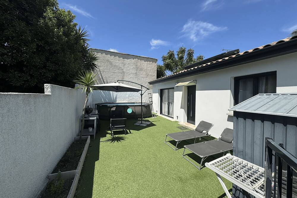 Charming house with swimming pool in Bessan, Côte d'Améthyste