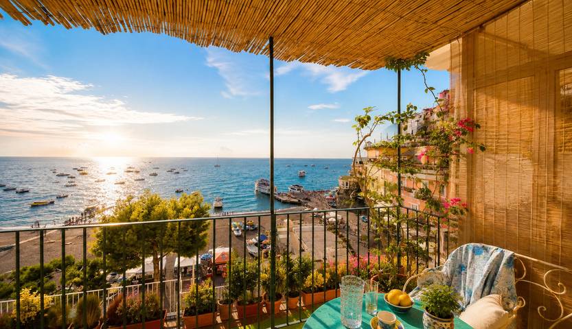Amore Rentals - Casa Raffi con Vista Mare sulla Spiaggia Grande di Positano in Positano, Sorrento Coast