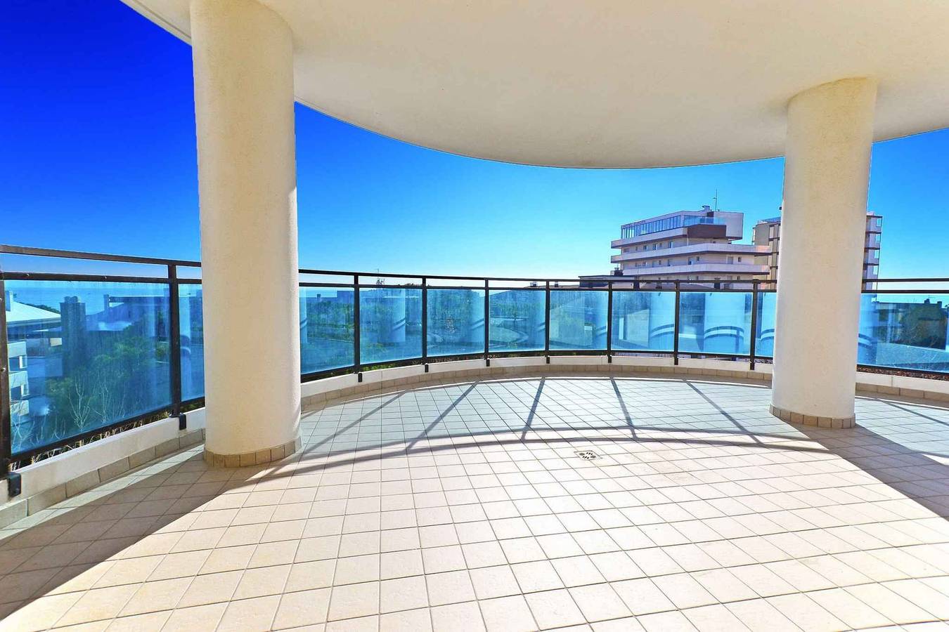 Appartamento intero, Appartamento con aria condizionata e balcone vicino alla spiaggia  in Lignano Sabbiadoro, Provincia d'Udine