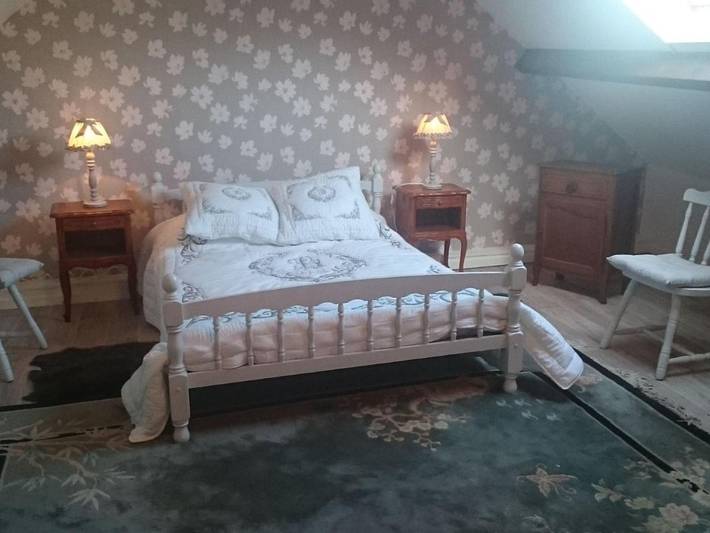 Location de vacances pour 3 personnes, avec jardin à Vallières-les-Grandes