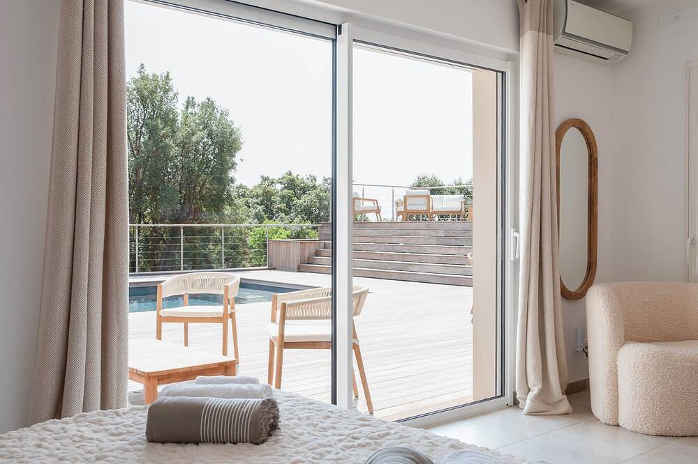 Villa with pool and sea view 230m from the beach in Pinarellu, Zonza