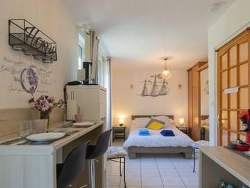 Gîte pour 2 personnes, avec jardin à Kerlouan