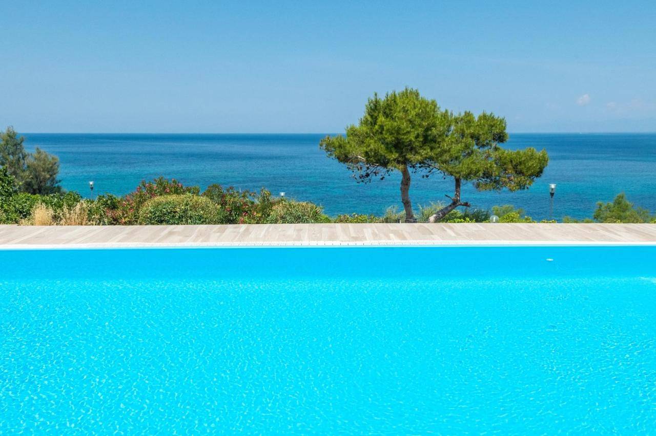 Villa Gioia con piscina sul mare in Spiaggia Pozzillo San Marco (Castellabate), Castellabate