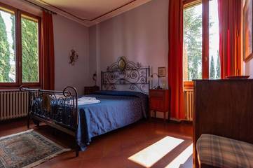 Villa for 11 Guests in Siena, Siena Province, Picture 1