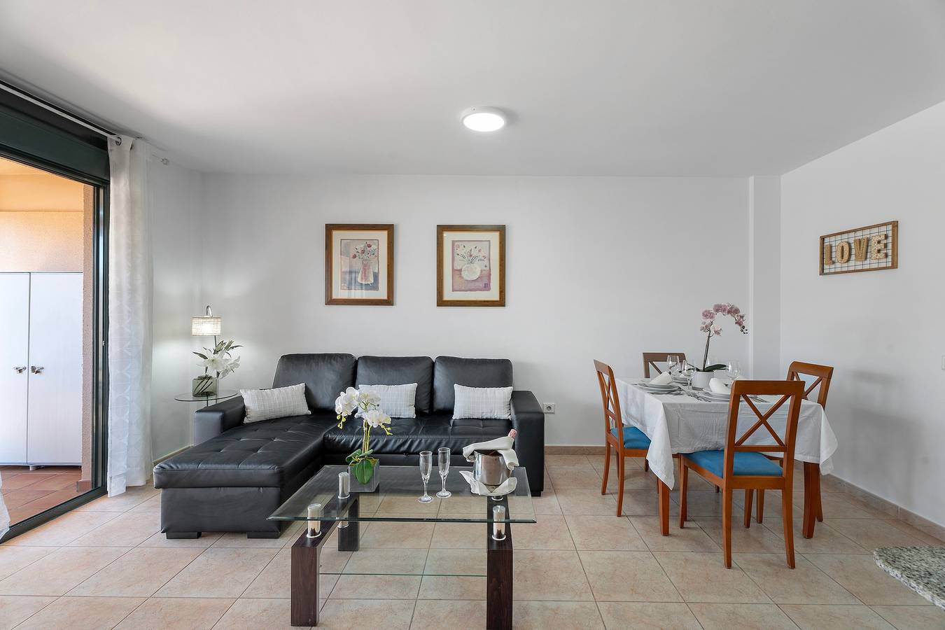 Ganze Wohnung, Ferienwohnung 'Apartamento Los Geranios' mit Gemeinschaftspool, privater Terrasse und Wlan in Costa del Silencio, Arona
