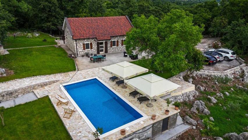Ferienhaus für 6 Personen, mit Garten und Pool sowie Ausblick, mit Haustier in Montenegro - 2