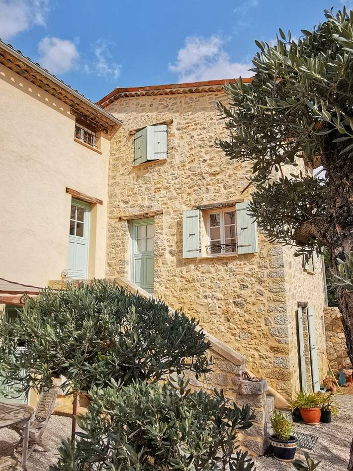 Location de vacances pour 2 personnes, avec piscine et jardin à Tourrettes - 4