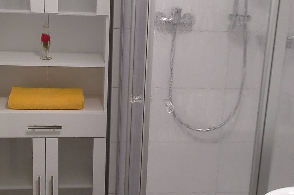 Ganze Wohnung, Komfortable Ferienwohnung,dazu ein Balkon mit faszinierenden Moselblick in Wolf, Traben-Trarbach