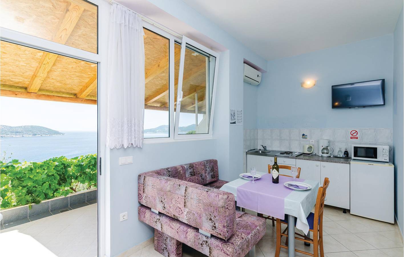 Ganze Ferienwohnung, Gemütliche 1-Zimmer-Wohnung mit Terrasse, 400 m zum Strand und kostenlosen Parkplätzen in Orasac, Grad Dubrovnik
