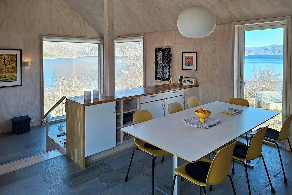 Hütte mit Sauna und Feuerstelle in Gildeskål