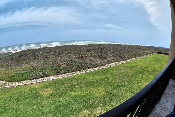 Vacation rental for 8 people, with yard and pool as well as hot tub in Padre Island