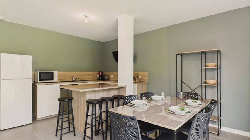 Gîte pour 5 personnes, avec jardin à Le Tour-du-Parc