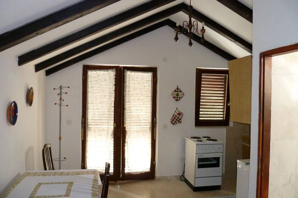 Ganze Wohnung, Ferienwohnung in Zlarin mit Balkon, W-Lan, Waschmaschine (3813-1) in Zlarin (Kroatische Adria), Dalmatinische Inseln