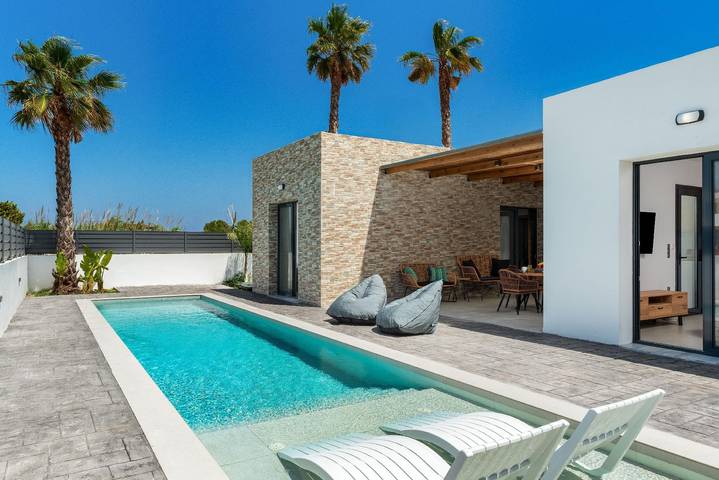 Holiday apartment for 5 people, with garden in Rhodes