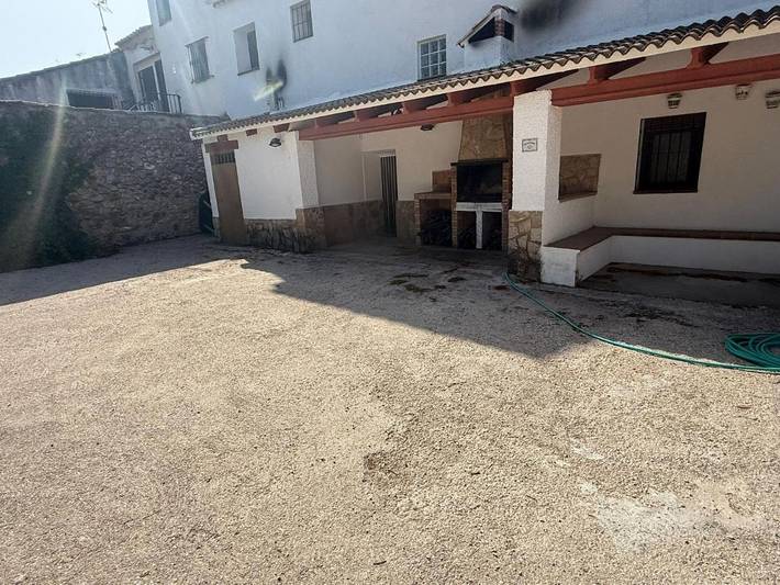 Casa rural para 13 personas, con piscina además de vistas y jardín, Se admiten mascotas en Villaverde de Guadalimar - 2