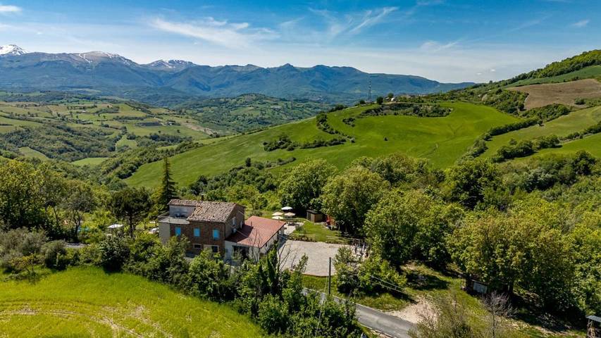 Ferienwohnung für 3 Personen, mit Terrasse und Garten sowie Pool und Ausblick in Penna San Giovanni - 2