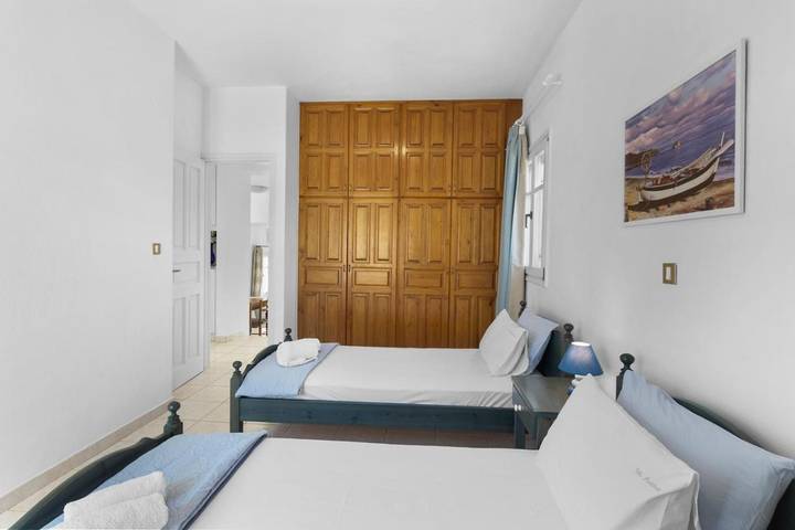 Location de vacances pour 6 personnes, avec vue et jardin dans Píso Livádi - 3