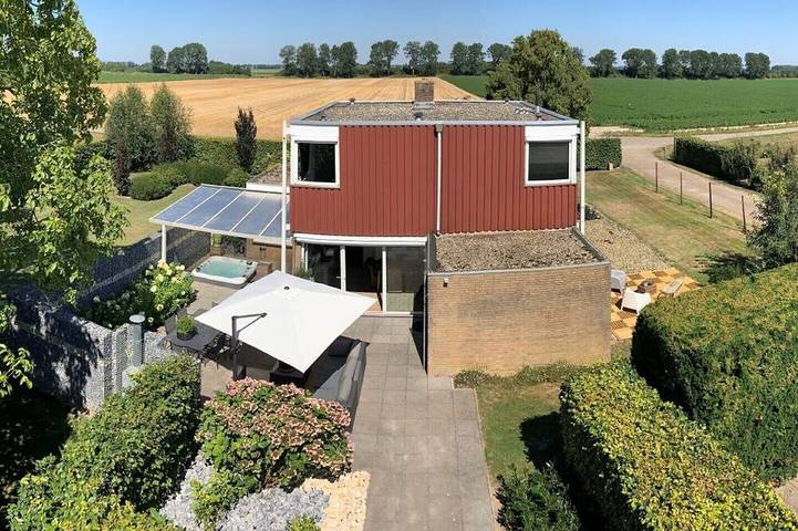 Ferienhaus für 6 Personen, mit Whirlpool und Terrasse sowie Garten in Dronten