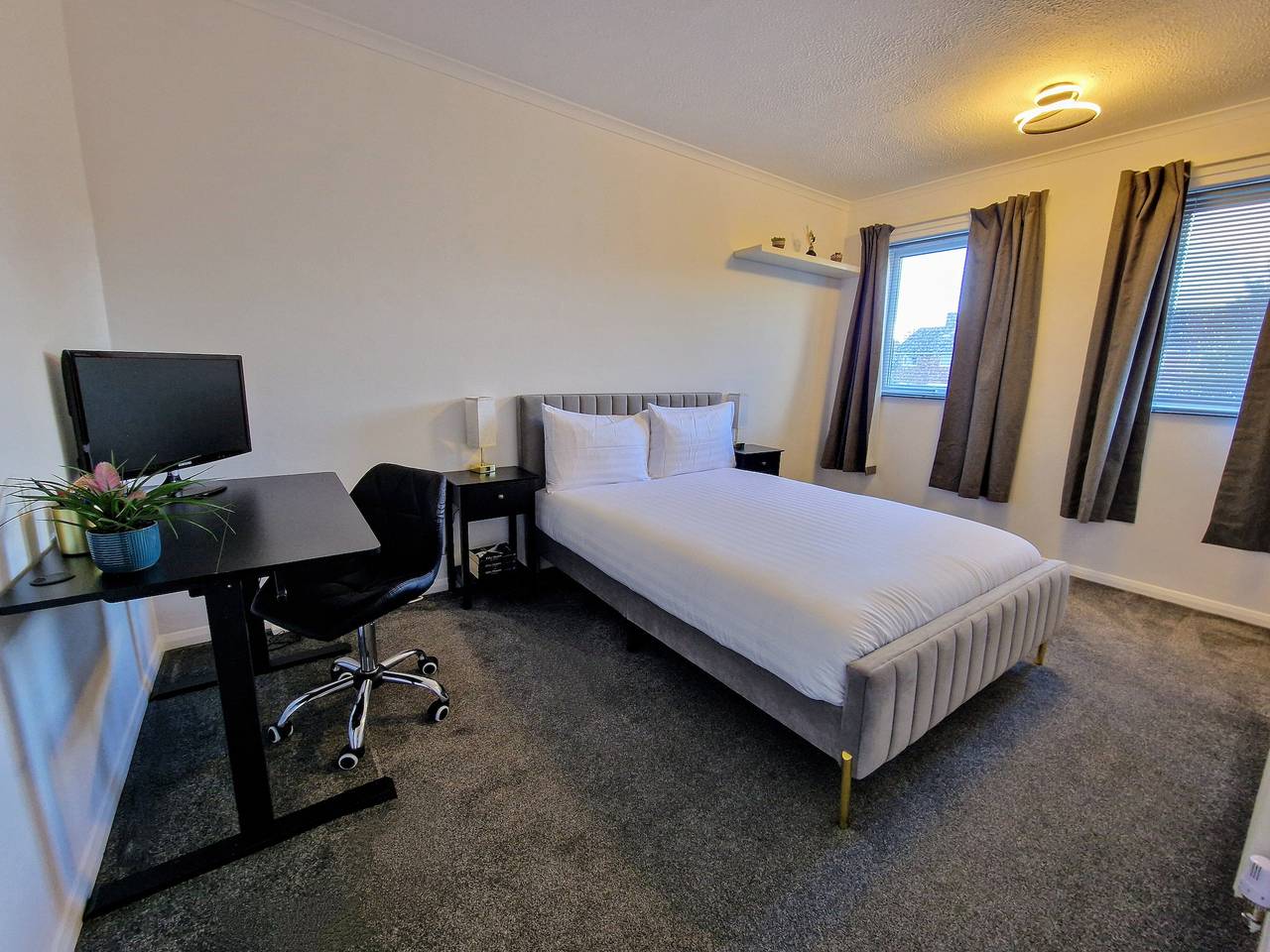 3 Bed House - Sleeps 8 - Parking - Wifi in Colchester, Essex