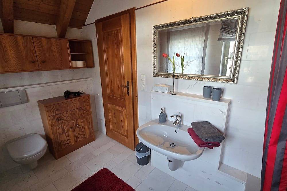 Ganze Wohnung, Ferienwohnung \"Die Reblaus\" 60qm mit 1 Schlafzimmer für 2 Personen in Erlabrunn, Fränkisches Weinland