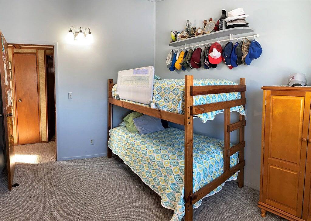 Hazel House steps from Boat Launch in St. Ignace, Mackinac County