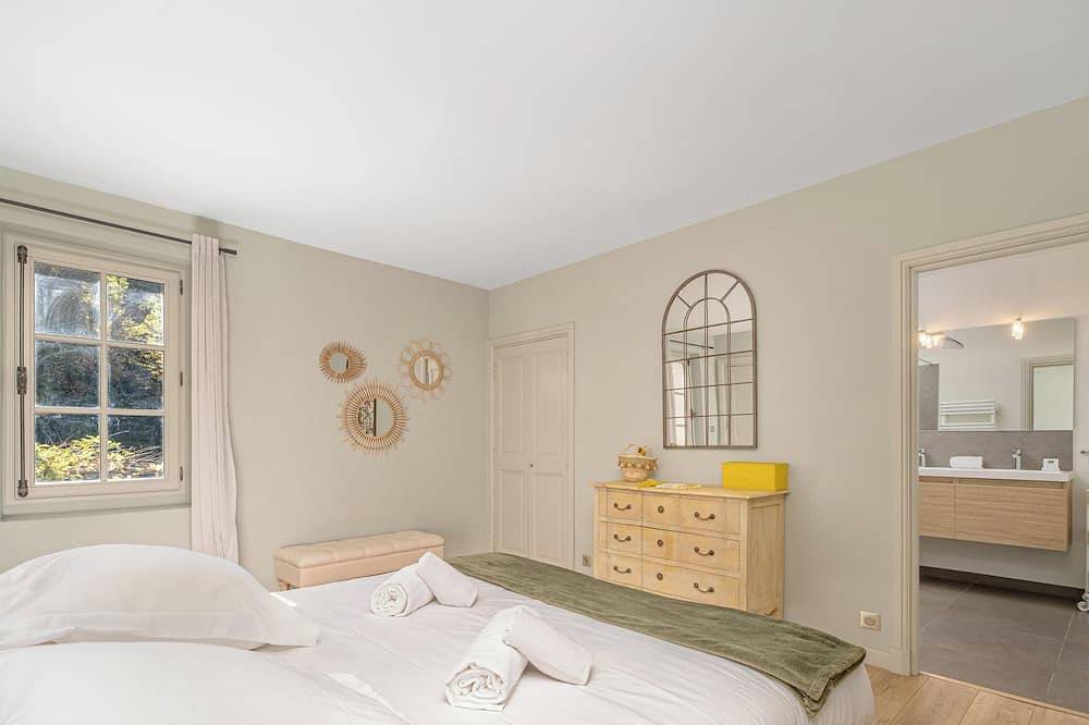 La Maison | Château Constantin in Cadenet, Parc naturel régional du Luberon