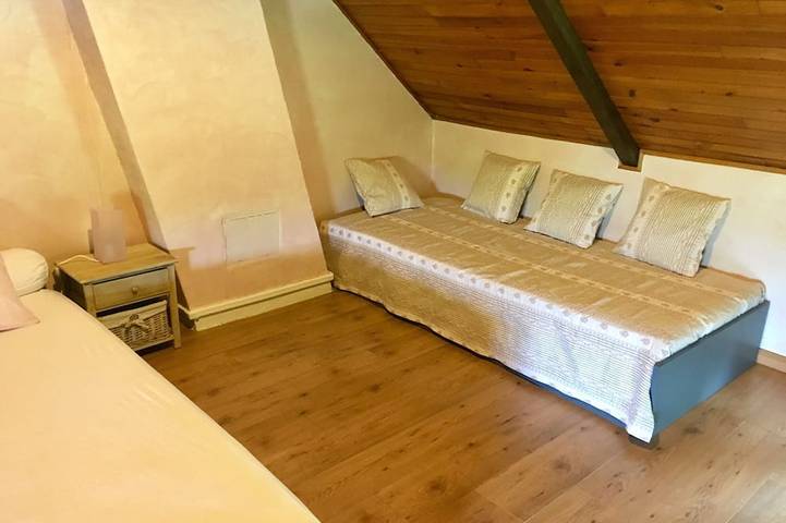 Location de vacances pour 10 personnes, avec jardin, animaux acceptés dans Charny-Orée-de-Puisaye - 2