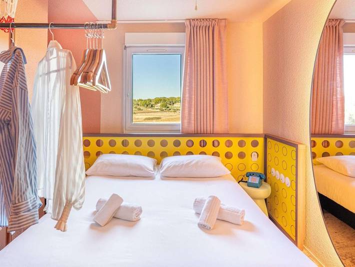 Hôtel pour 3 personnes, avec piscine et jardin