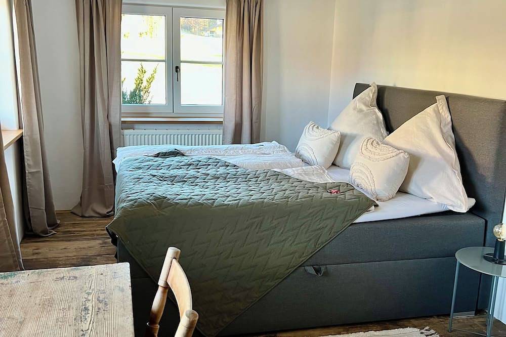 Ganze Wohnung, Wunderschöne, renovierte 100 qm Ferienwohnung in ehemaligem Bauernhof im Allgäu in Maierhöfen, Bayerisch Schwaben